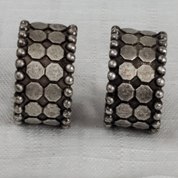 Silver Tone Dotted Cuff Clip On Earrings AK Marked - Picture 1 of 7